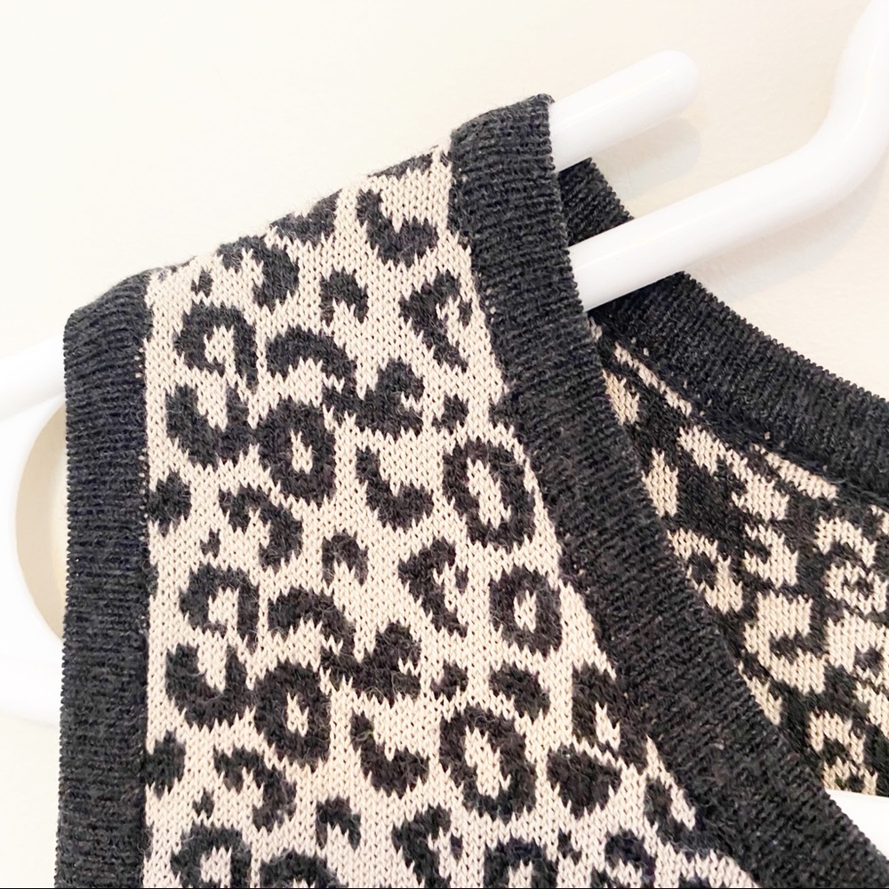 Nygard Collection - Knit Cheetah Print Sleeveless Top - Picture 5 of 16